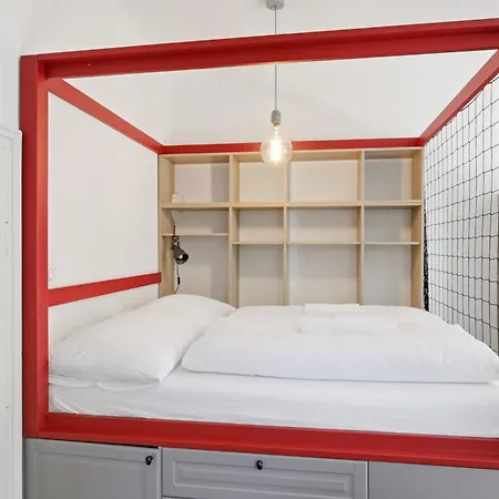 Lam Red Frame Apartamento