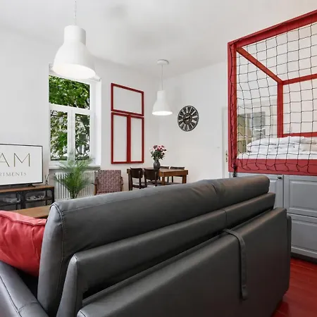 Lam Red Frame Bratislava
